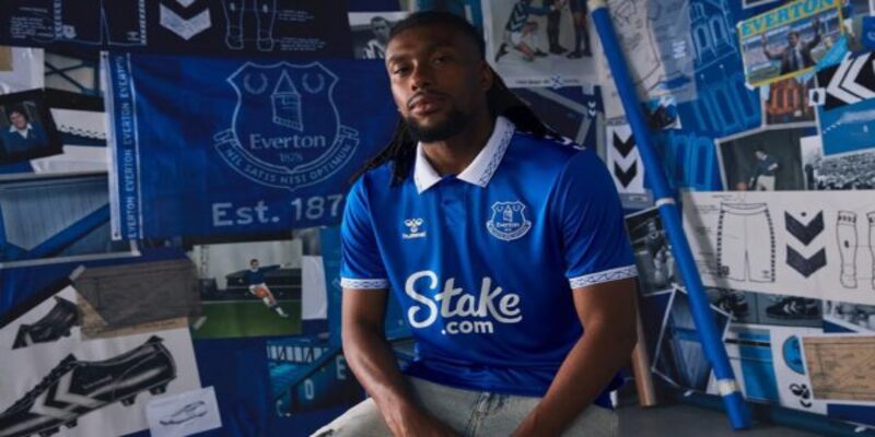 Áo thi đấu sân nhà của câu lạc bộ bóng đá Everton